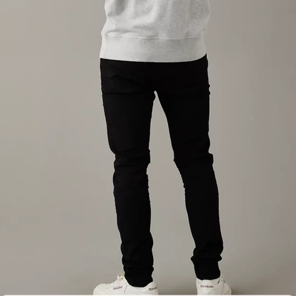 American Eagle Next Level Flex Skinny Jeans in Black. Size 29x32 - Picture 2 of 11